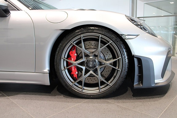 Porsche 718 Spyder RS 9 of 19