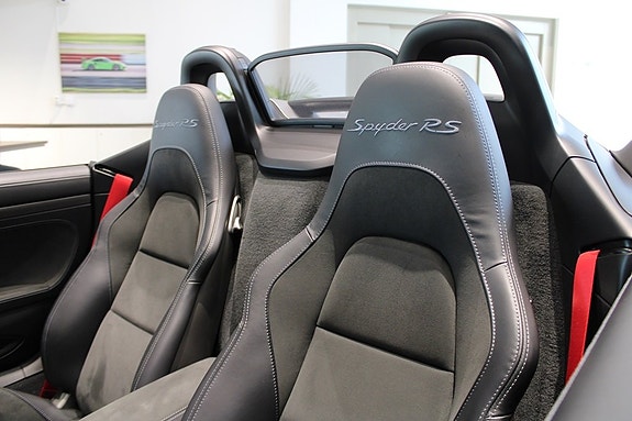Porsche 718 Spyder RS 4 of 5