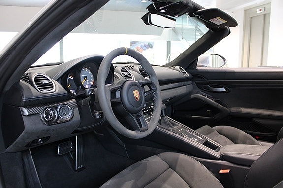 Porsche 718 Spyder RS 3 of 5
