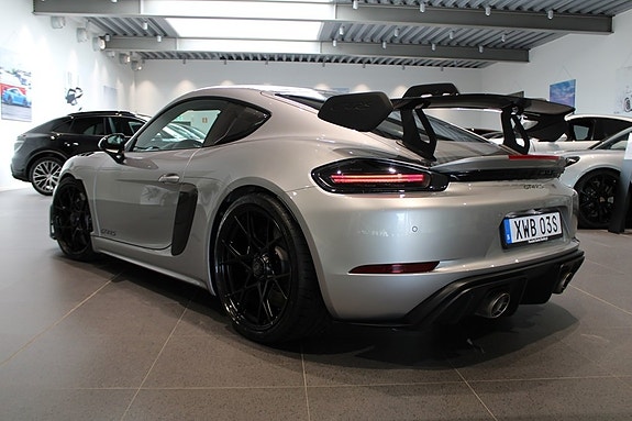 Porsche 718 Cayman GT4 RS 2 of 5