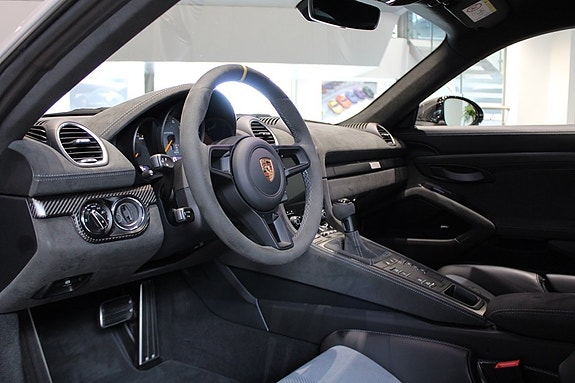 Porsche 718 Cayman GT4 RS 3 of 5