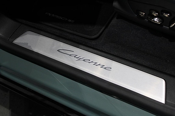 Porsche Cayenne Coupe 17 of 18