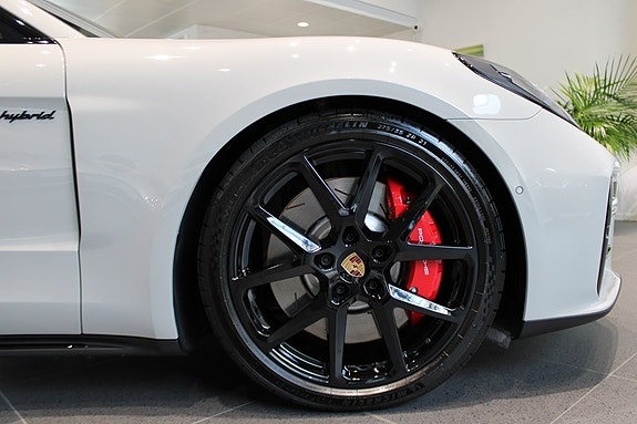 Porsche Panamera 4S 5 of 7