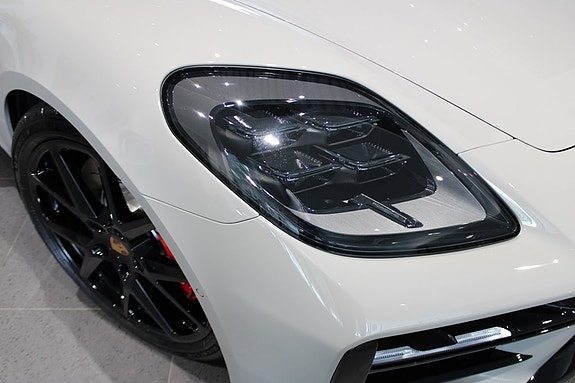 Porsche Panamera 4S 6 of 7