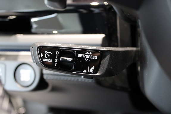 Porsche Panamera 4S 4 of 7
