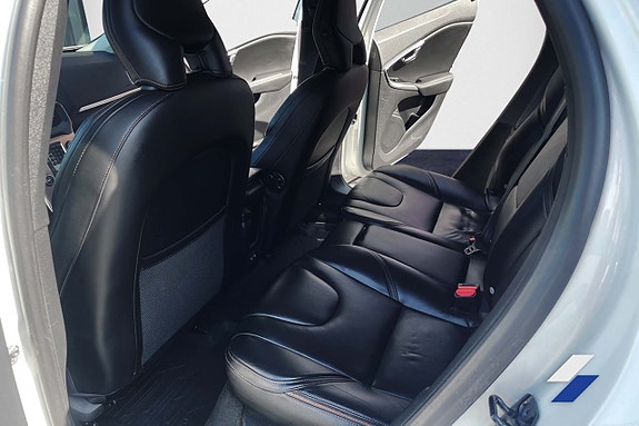 Volvo V40 Cross Country 6 of 8
