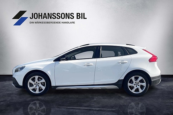 Volvo V40 Cross Country 2 of 8