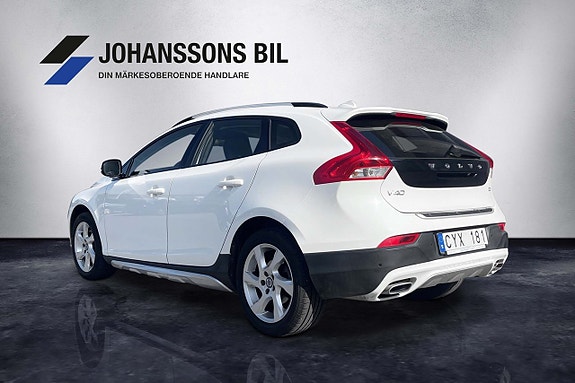 Volvo V40 Cross Country 3 of 8