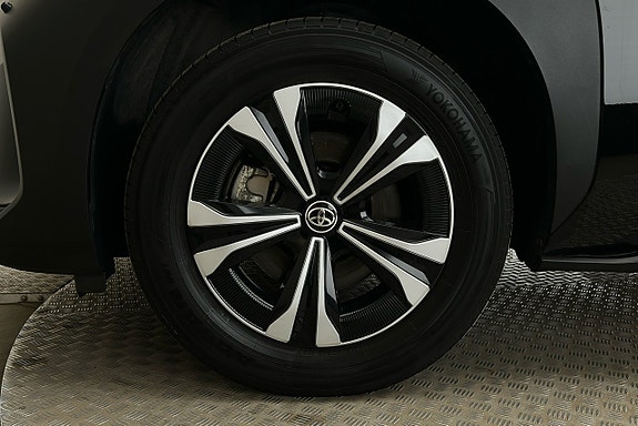 Toyota bZ4X 12 of 24
