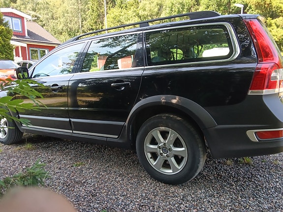 Volvo XC70 2 of 5