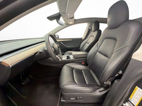 Tesla Model Y 12 of 30