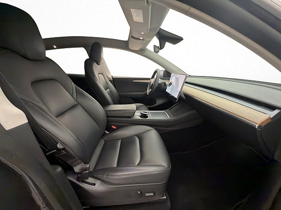 Tesla Model Y 23 of 30