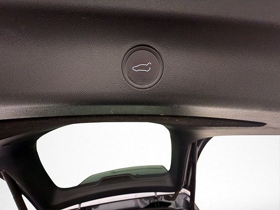 Tesla Model Y 25 of 30