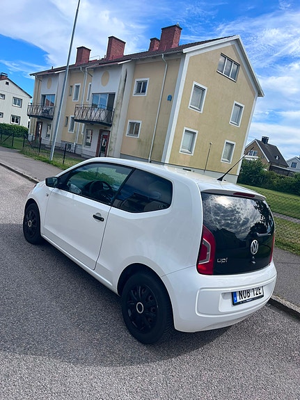Volkswagen UP! 2 of 5