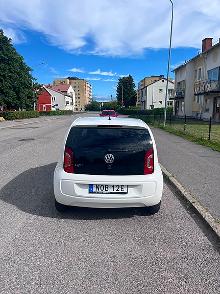 Volkswagen UP! 3 of 5