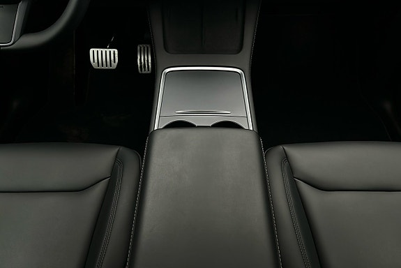 Tesla Model Y 8 of 26