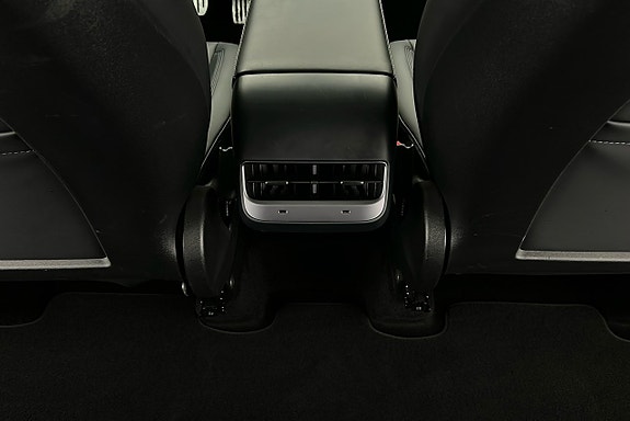Tesla Model Y 22 of 26