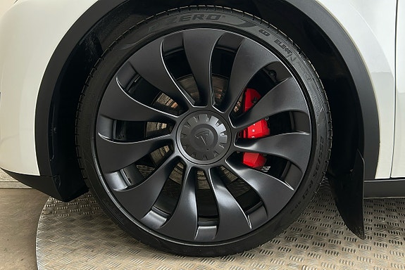 Tesla Model Y 11 of 26