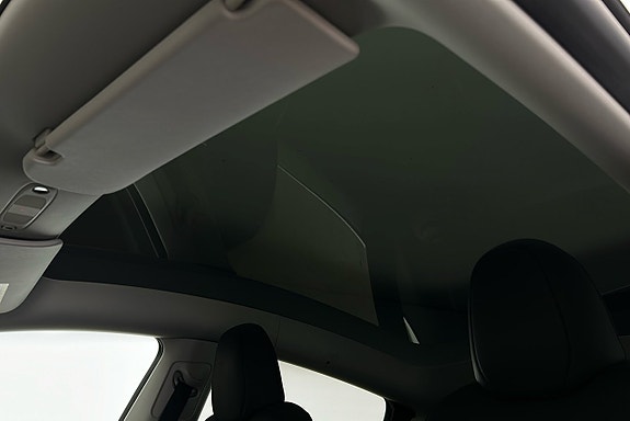Tesla Model Y 15 of 26