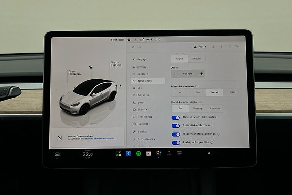 Tesla Model Y 24 of 26
