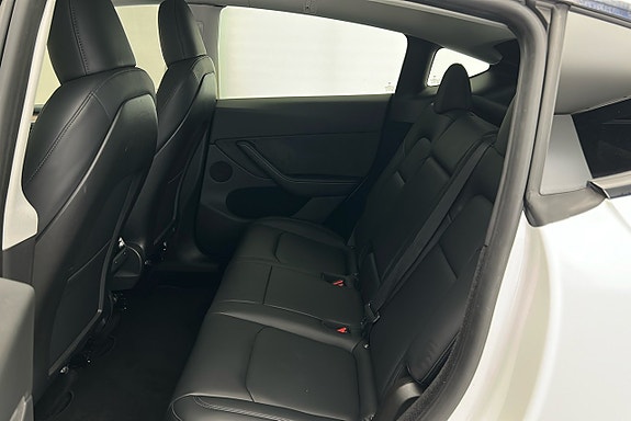 Tesla Model Y 12 of 26