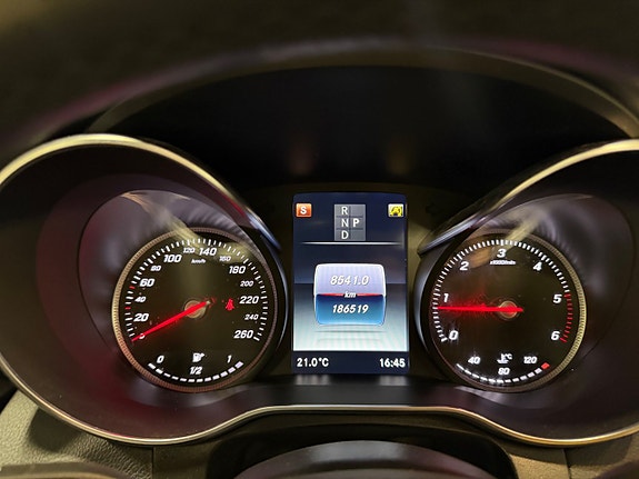Mercedes-Benz GLC250 d 30 of 30