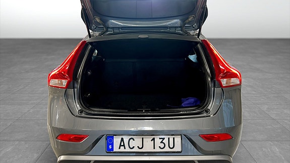 Volvo V40 13 of 17