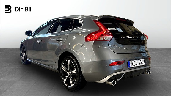 Volvo V40 3 of 17