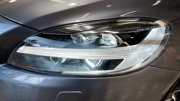 Volvo V40 15 of 17
