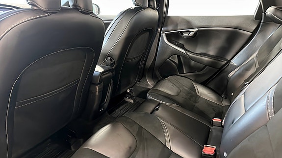 Volvo V40 12 of 17