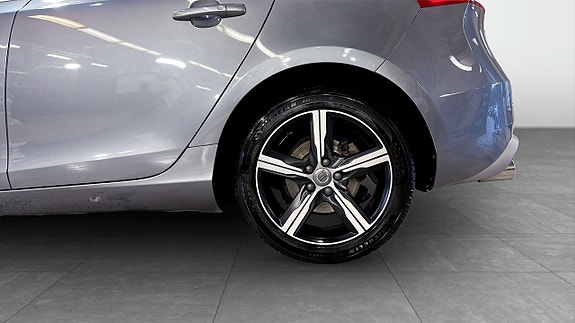 Volvo V40 6 of 17