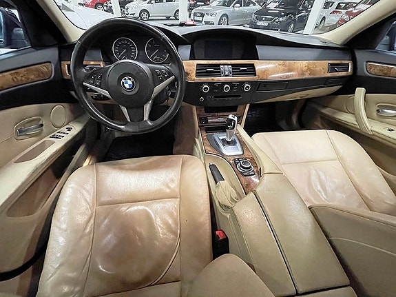 BMW 523i 6 of 7