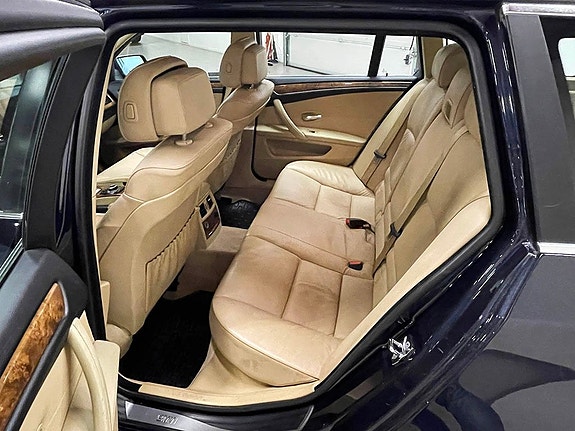 BMW 523i 5 of 5