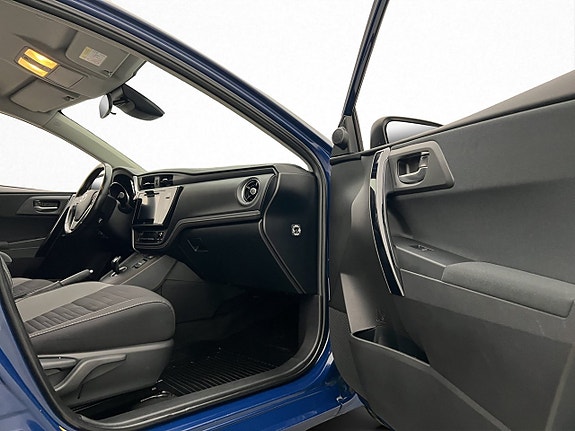 Toyota Auris 24 of 30