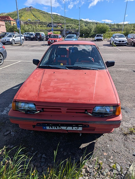 Nissan Sunny 4 of 5