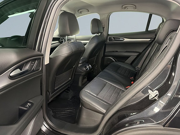 Alfa Romeo Stelvio 13 of 27