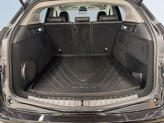 Alfa Romeo Stelvio 12 of 27