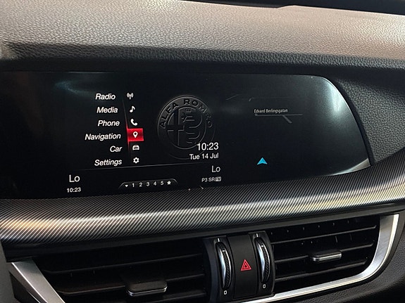Alfa Romeo Stelvio 24 of 27
