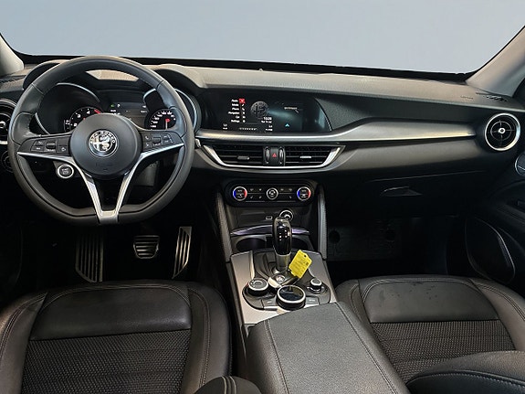 Alfa Romeo Stelvio 8 of 27