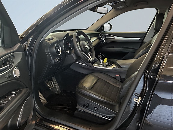 Alfa Romeo Stelvio 7 of 27