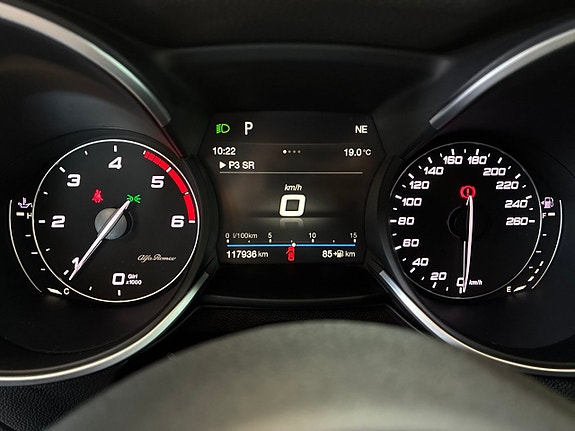 Alfa Romeo Stelvio 21 of 27