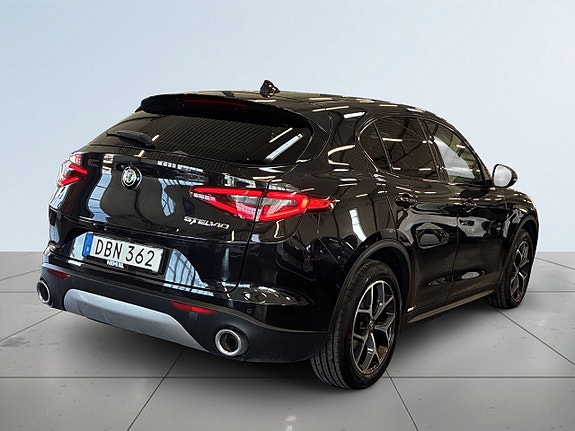 Alfa Romeo Stelvio 6 of 27
