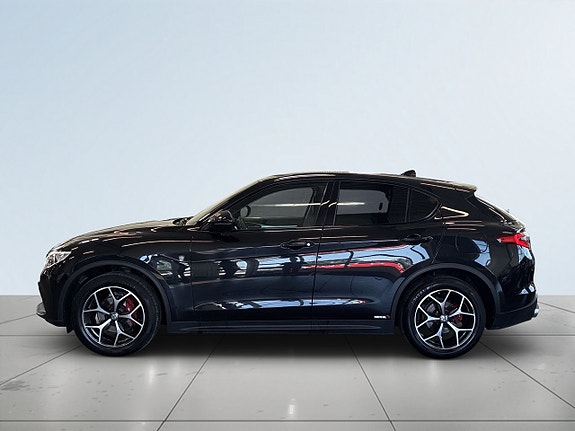 Alfa Romeo Stelvio 4 of 5