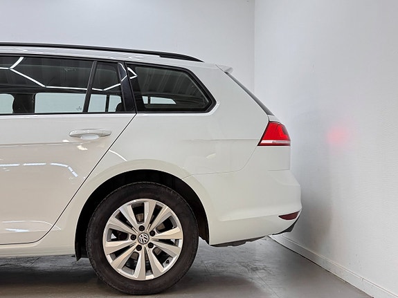 Volkswagen Golf VII 25 of 28