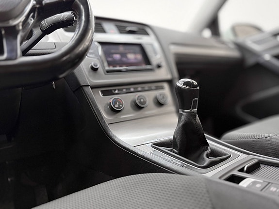 Volkswagen Golf VII 17 of 28