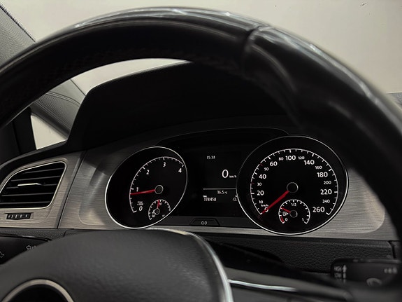 Volkswagen Golf VII 21 of 28