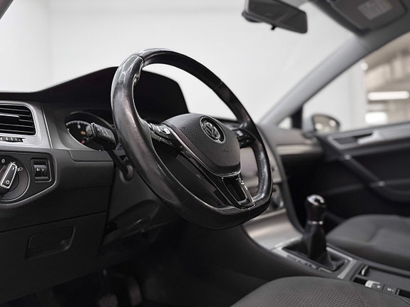Volkswagen Golf VII 15 of 28