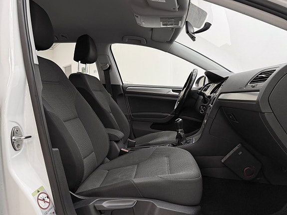 Volkswagen Golf VII 14 of 28