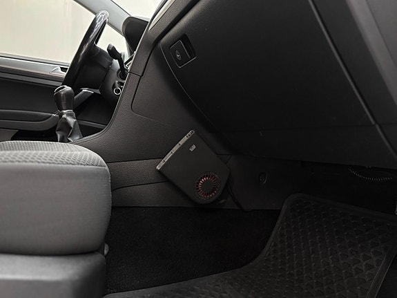 Volkswagen Golf VII 23 of 28
