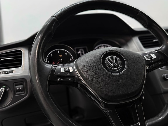 Volkswagen Golf VII 16 of 28